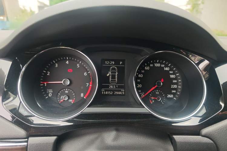 Used Volkswagen Sagitar 2017 230TSI Automatic Luxury Edition Instrument Cluster