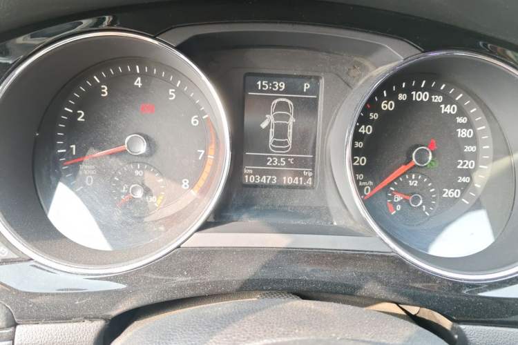 Used Volkswagen Sagitar 2017 230TSI Automatic Luxury Edition Instrument Cluster