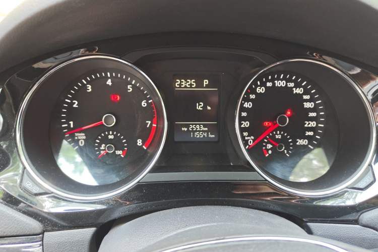 Used Volkswagen Sagitar 2017 230TSI Automatic Comfort Version Instrument Cluster