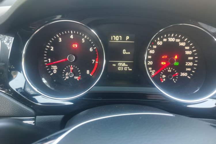 Used Volkswagen Sagitar 2017 230TSI Automatic Comfort Version Instrument Cluster