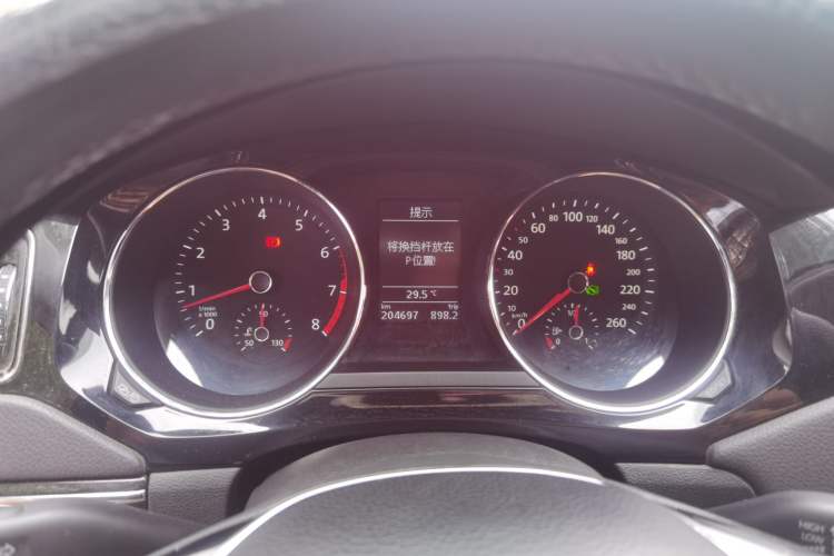Used Volkswagen Sagitar 2017 230TSI Automatic Luxury Edition Instrument Cluster