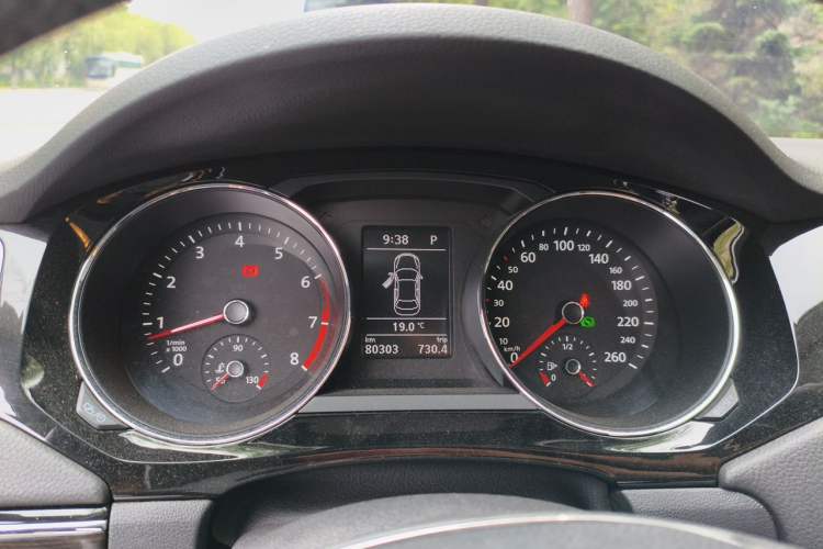 Used Volkswagen Sagitar 2017 230TSI Automatic Luxury Edition Instrument Cluster