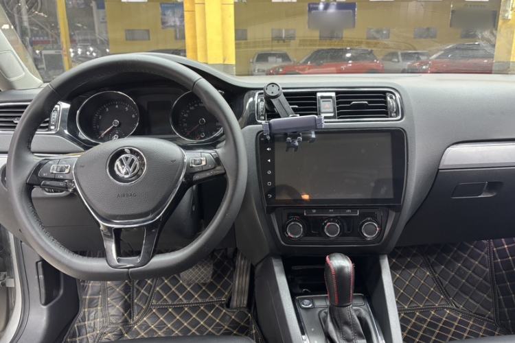 Used Volkswagen Sagitar 2017 230TSI Automatic Comfort Version Interior 1