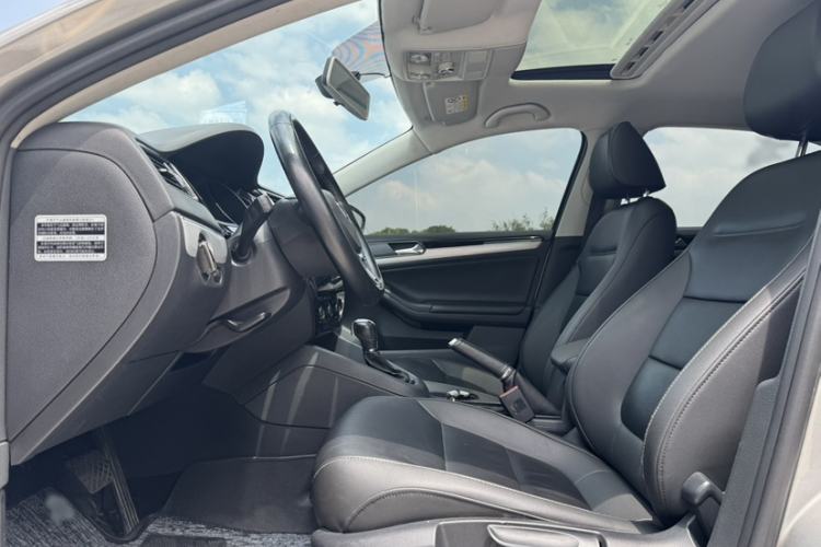 Used Volkswagen Sagitar 2017 230TSI Automatic Comfort Version Interior 2