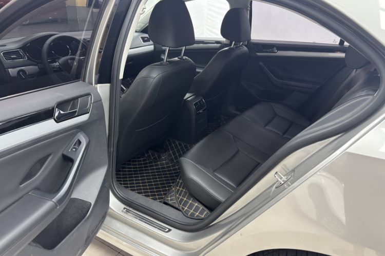 Used Volkswagen Sagitar 2017 230TSI Automatic Comfort Version Interior 3