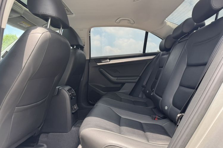 Used Volkswagen Sagitar 2017 230TSI Automatic Comfort Version Interior 3