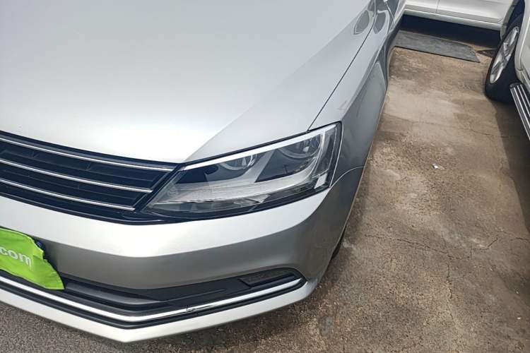 Used Volkswagen Sagitar 2017 230TSI Automatic Comfort Version Left Front Headlight
