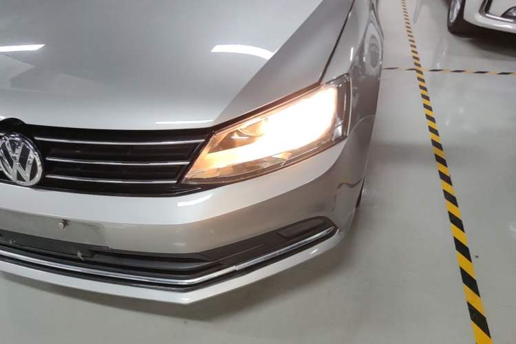 Used Volkswagen Sagitar 2017 1.6L Automatic Comfort Model Left Front Headlight