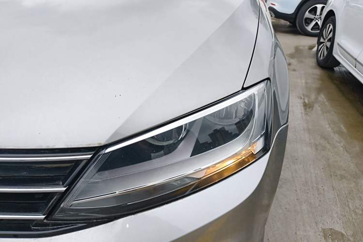Used Volkswagen Sagitar 2017 230TSI Automatic Comfort Version Left Front Headlight