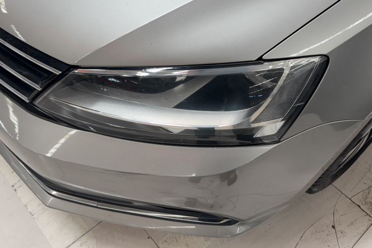Used Volkswagen Sagitar 2017 230TSI Automatic Comfort Version Left Front Headlight