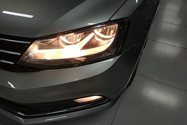 Used Volkswagen Sagitar 2017 1.6L Automatic Comfort Model Left Front Headlight