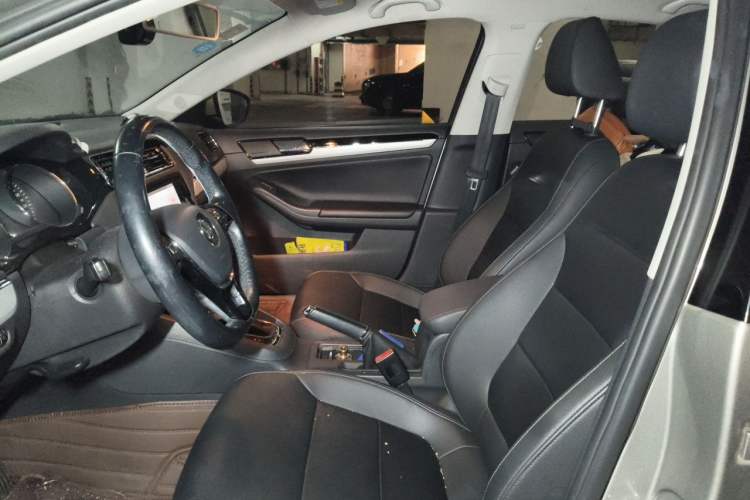 Used Volkswagen Sagitar 2017 230TSI Automatic Comfort Version Left Front Seat