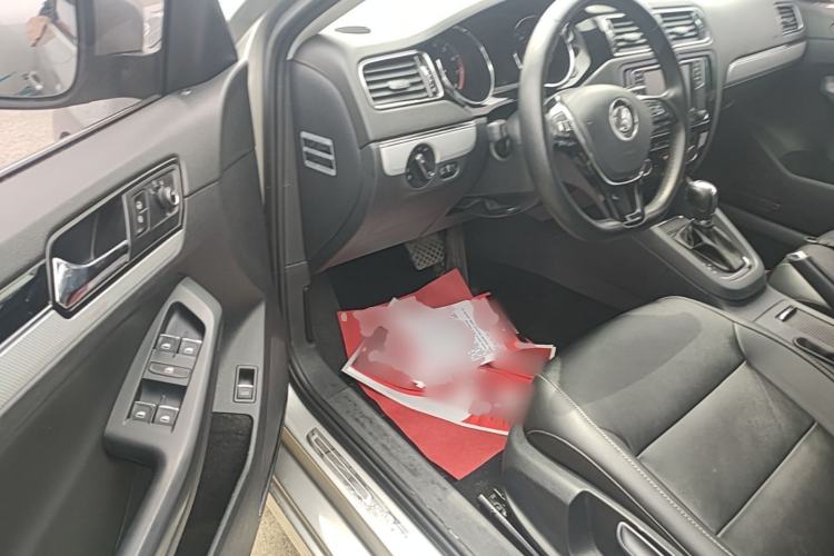 Used Volkswagen Sagitar 2017 230TSI Automatic Comfort Version Left Front Seat