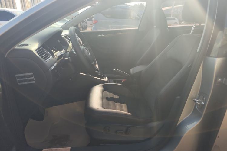 Used Volkswagen Sagitar 2017 230TSI Automatic Luxury Edition Left Front Seat