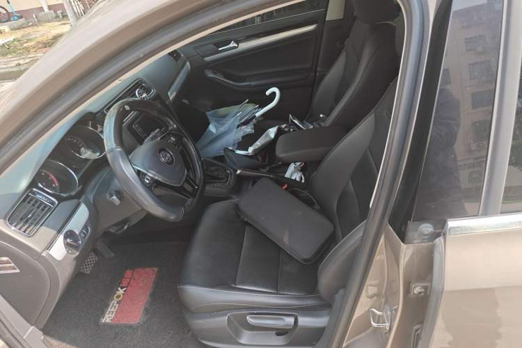 Used Volkswagen Sagitar 2017 230TSI Automatic Comfort Version Left Front Seat