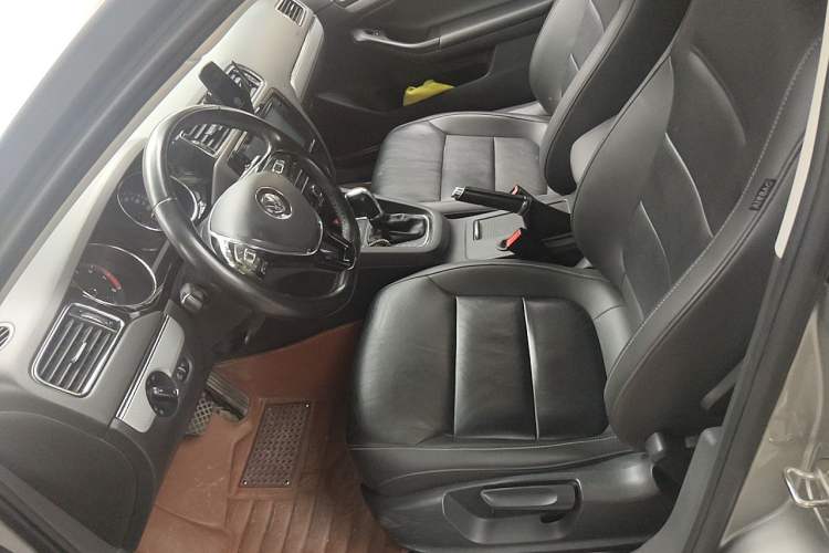 Used Volkswagen Sagitar 2017 230TSI Automatic Comfort Version Left Front Seat