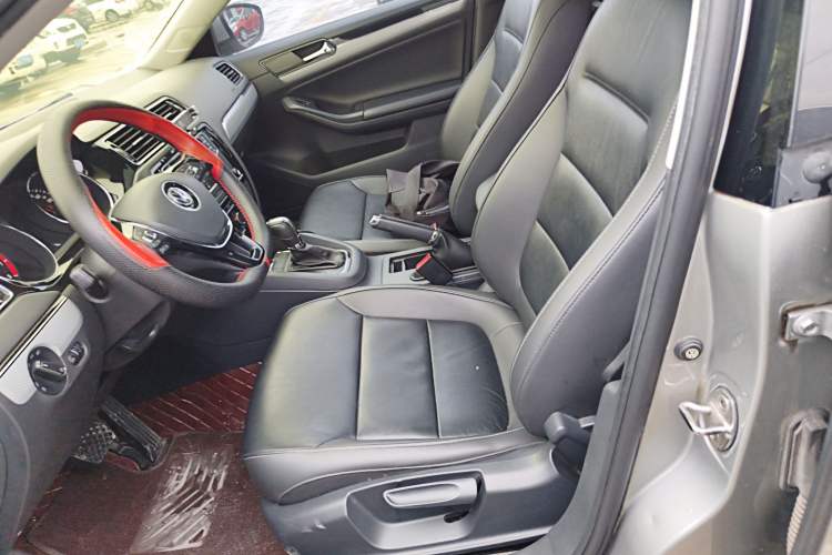 Used Volkswagen Sagitar 2017 230TSI Automatic Comfort Version Left Front Seat