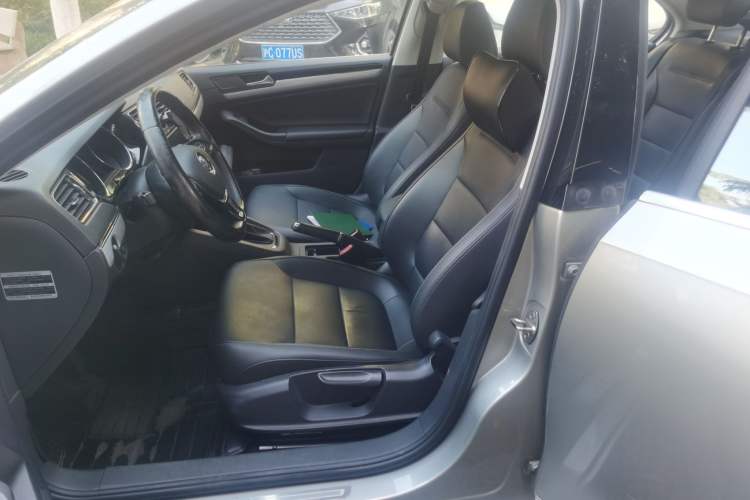 Used Volkswagen Sagitar 2017 230TSI Automatic Comfort Version Left Front Seat