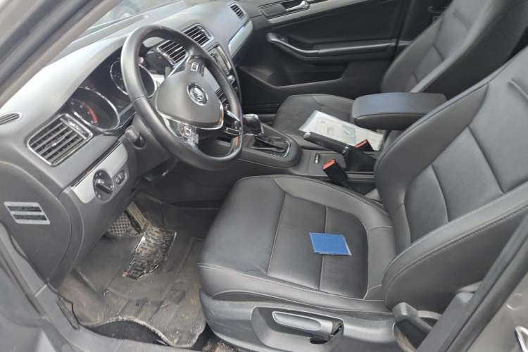 Used Volkswagen Sagitar 2017 230TSI Automatic Comfort Version Left Front Seat