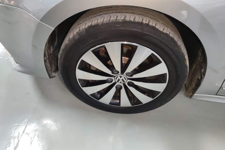 Used Volkswagen Sagitar 2017 1.6L Automatic Comfort Model Left Front Wheel Hub