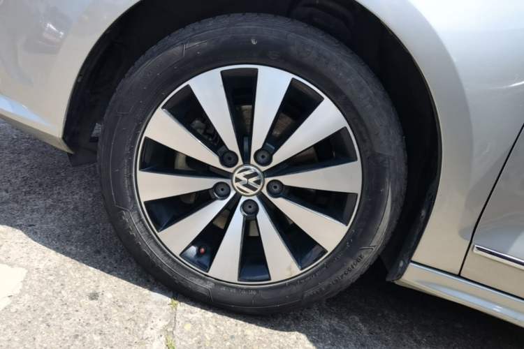 Used Volkswagen Sagitar 2017 230TSI Automatic Comfort Version Left Front Wheel Hub