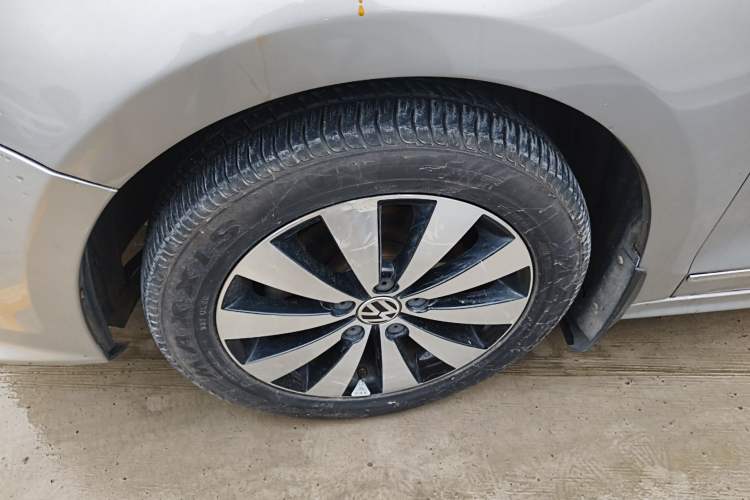 Used Volkswagen Sagitar 2017 230TSI Automatic Comfort Version Left Front Wheel Hub