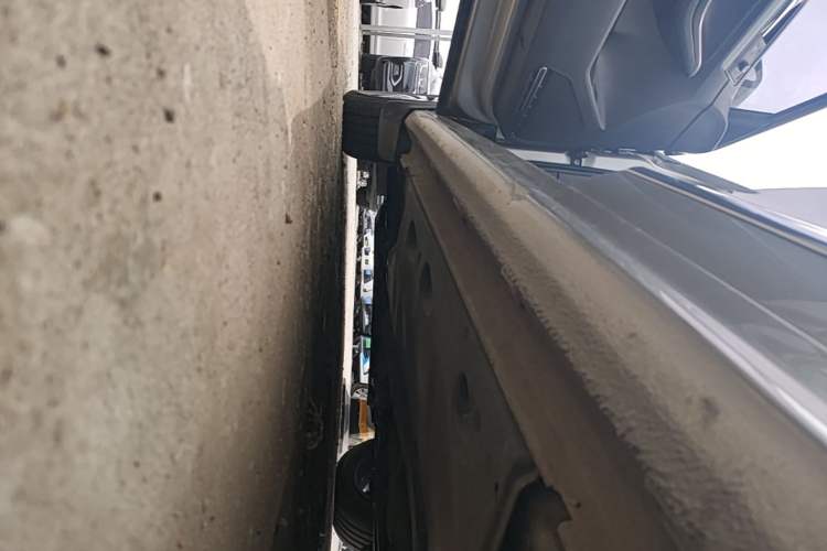Used Volkswagen Sagitar 2017 230TSI Automatic Comfort Version Left Side Sill
