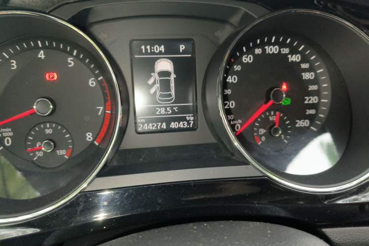 Used Volkswagen Sagitar 2017 230TSI Automatic Comfort Version Odometer Close Up