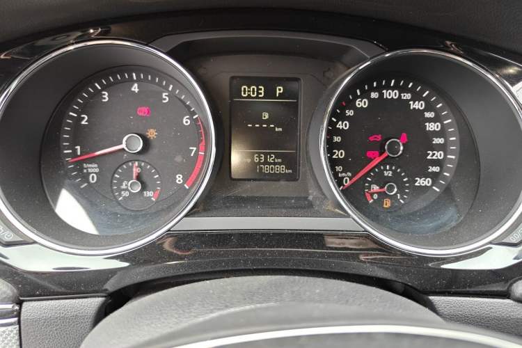 Used Volkswagen Sagitar 2017 230TSI Automatic Comfort Version Odometer Close Up