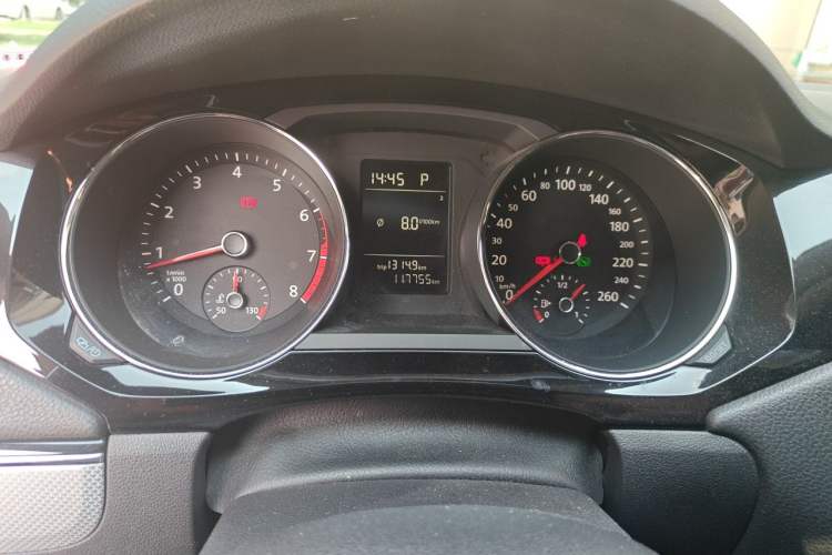 Used Volkswagen Sagitar 2017 230TSI Automatic Comfort Version Odometer Close Up