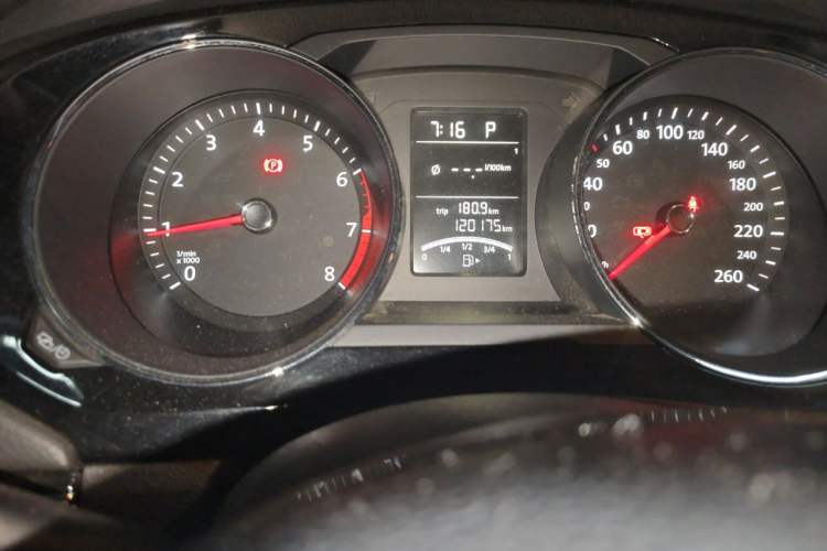 Used Volkswagen Sagitar 2017 1.6L Automatic Comfort Model Odometer Close Up