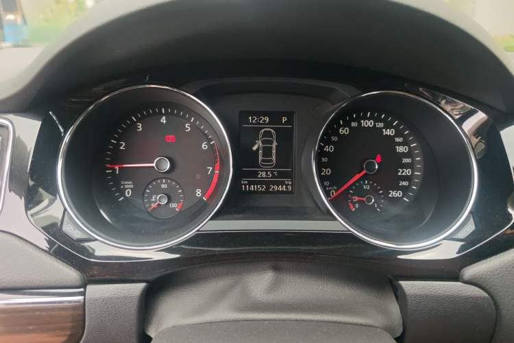 Used Volkswagen Sagitar 2017 230TSI Automatic Luxury Edition Odometer Close Up