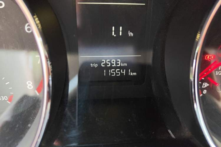 Used Volkswagen Sagitar 2017 230TSI Automatic Comfort Version Odometer Close Up