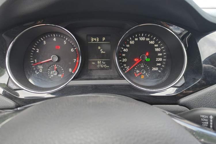 Used Volkswagen Sagitar 2017 230TSI Automatic Comfort Version Odometer Close Up