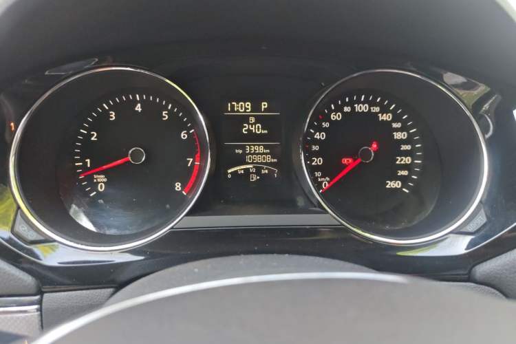 Used Volkswagen Sagitar 2017 1.6L Automatic Comfort Model Odometer Close Up