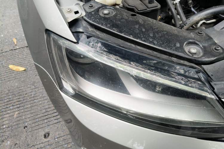 Used Volkswagen Sagitar 2017 230TSI Automatic Comfort Version Right Front Headlight