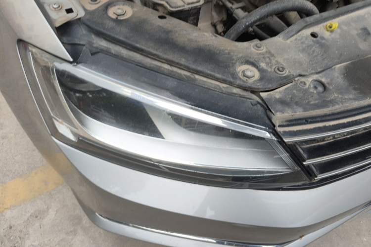 Used Volkswagen Sagitar 2017 1.6L Manual Comfort Model Right Front Headlight