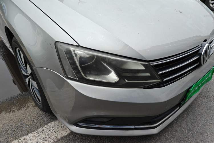 Used Volkswagen Sagitar 2017 230TSI Automatic Comfort Version Right Front Headlight