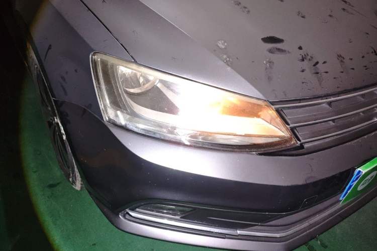 Used Volkswagen Sagitar 2017 230TSI Automatic Comfort Version Right Front Headlight