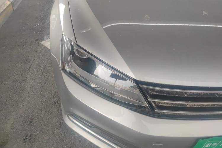 Used Volkswagen Sagitar 2017 230TSI Manual Comfort Model Right Front Headlight