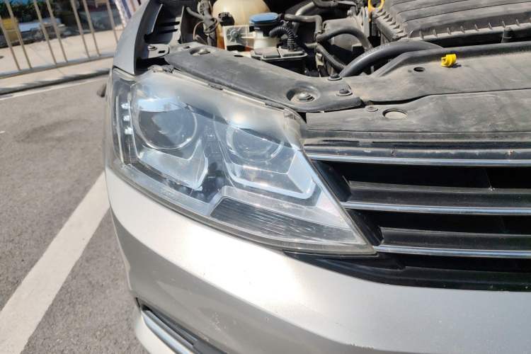 Used Volkswagen Sagitar 2017 1.6L Automatic Comfort Model Right Front Headlight