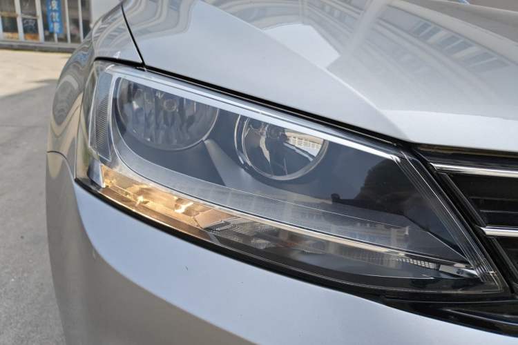 Used Volkswagen Sagitar 2017 1.6L Manual Comfort Model Right Front Headlight