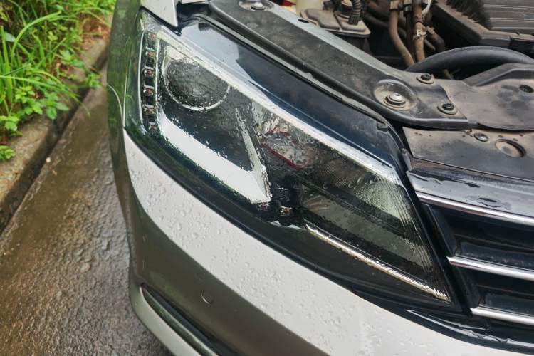 Used Volkswagen Sagitar 2017 230TSI Automatic Luxury Edition Right Front Headlight