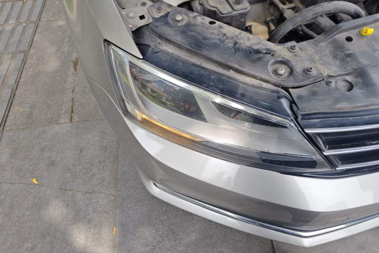 Used Volkswagen Sagitar 2017 1.6L Automatic Comfort Model Right Front Headlight