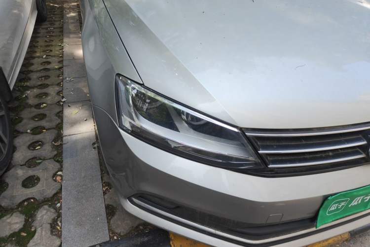 Used Volkswagen Sagitar 2017 230TSI Automatic Comfort Version Right Front Headlight