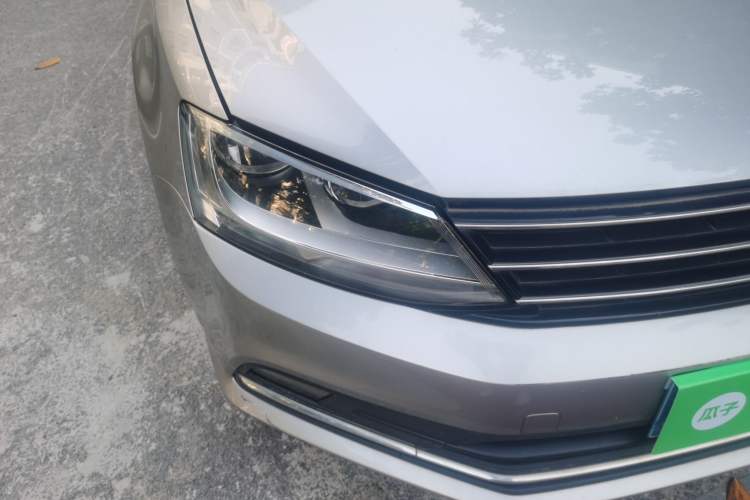 Used Volkswagen Sagitar 2017 230TSI Automatic Comfort Version Right Front Headlight