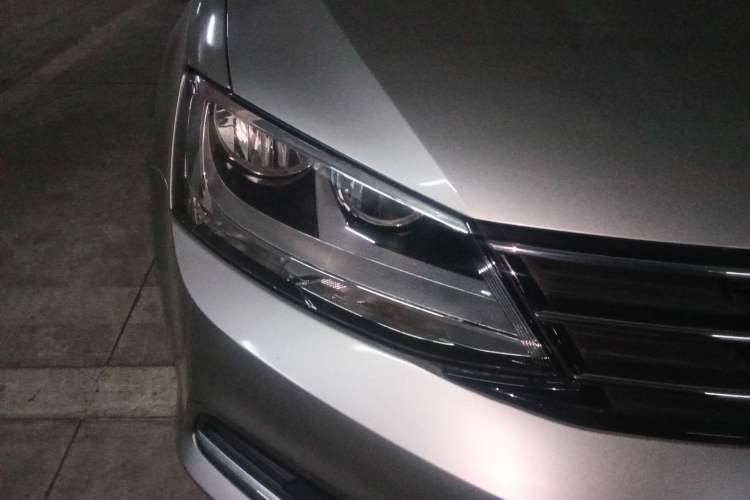 Used Volkswagen Sagitar 2017 1.6L Automatic Comfort Model Right Front Headlight