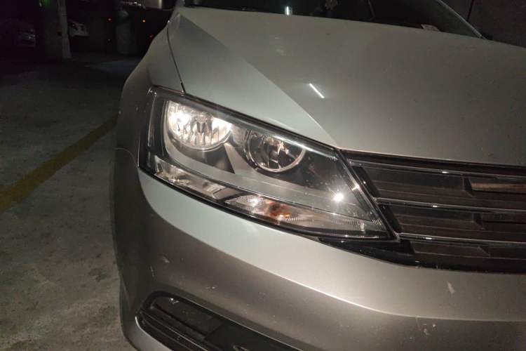 Used Volkswagen Sagitar 2017 1.6L Automatic Comfort Model Right Front Headlight