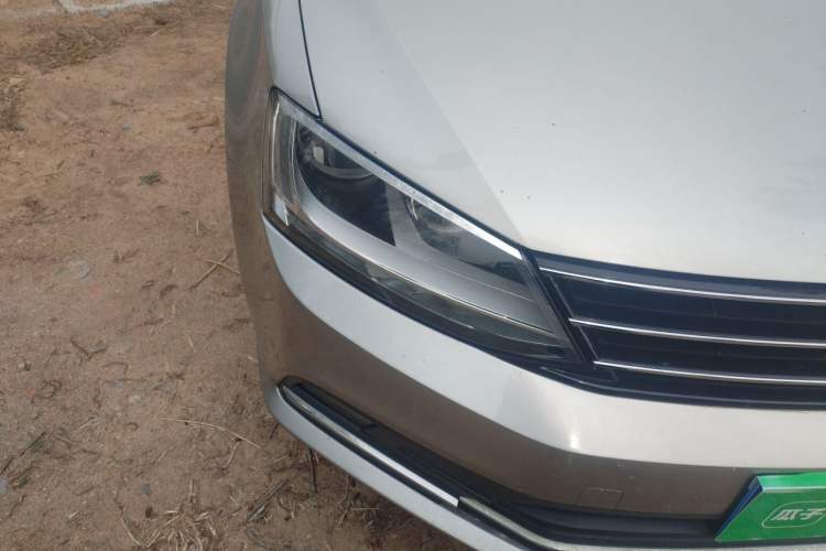 Used Volkswagen Sagitar 2017 1.6L Automatic Comfort Model Right Front Headlight
