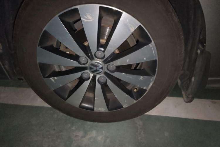 Used Volkswagen Sagitar 2017 1.6L Automatic Comfort Model Right Front Wheel Hub